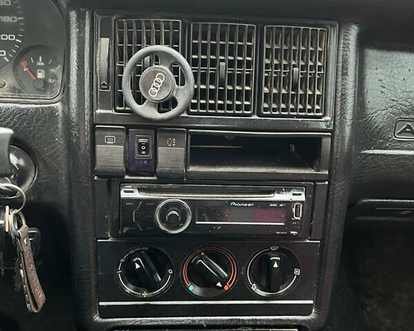 Белый Ауди 80, объемом двигателя 1.6 л и пробегом 300 тыс. км за 1100 $, фото 19 на Automoto.ua