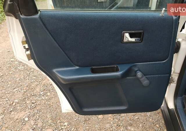 Белый Ауди 80, объемом двигателя 1.78 л и пробегом 180 тыс. км за 3000 $, фото 19 на Automoto.ua