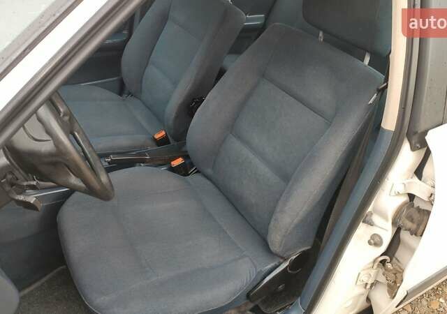 Белый Ауди 80, объемом двигателя 1.78 л и пробегом 180 тыс. км за 3000 $, фото 27 на Automoto.ua