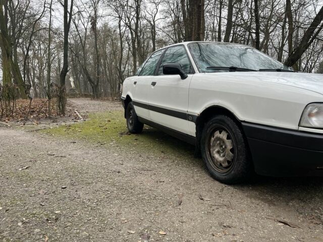 Белый Ауди 80, объемом двигателя 1.6 л и пробегом 300 тыс. км за 1100 $, фото 1 на Automoto.ua