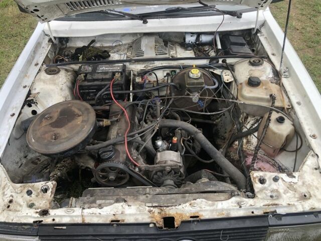 Белый Ауди 80, объемом двигателя 1.8 л и пробегом 321 тыс. км за 716 $, фото 6 на Automoto.ua