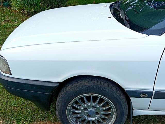 Белый Ауди 80, объемом двигателя 1.6 л и пробегом 343 тыс. км за 2900 $, фото 3 на Automoto.ua