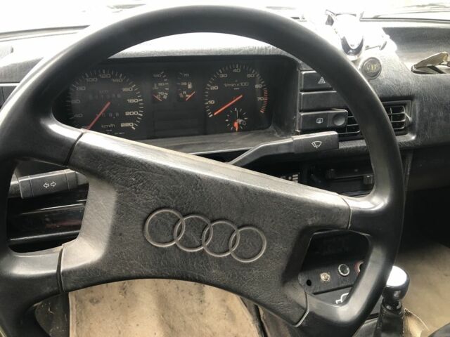 Белый Ауди 80, объемом двигателя 1.8 л и пробегом 321 тыс. км за 716 $, фото 5 на Automoto.ua