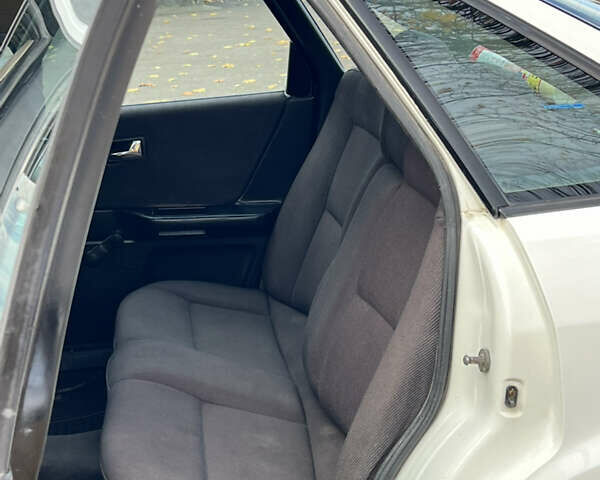 Білий Ауді 80, об'ємом двигуна 1.8 л та пробігом 300 тис. км за 1750 $, фото 12 на Automoto.ua