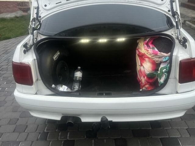 Белый Ауди 80, объемом двигателя 1.8 л и пробегом 270 тыс. км за 3000 $, фото 14 на Automoto.ua