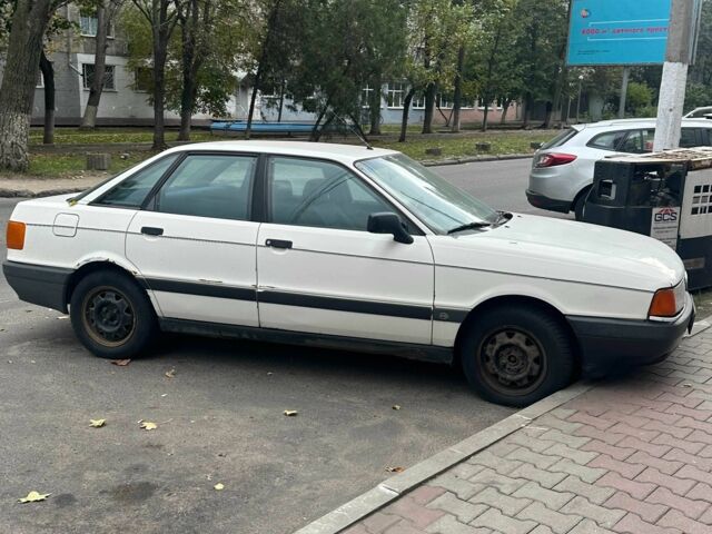 Белый Ауди 80, объемом двигателя 1.8 л и пробегом 370 тыс. км за 1000 $, фото 1 на Automoto.ua