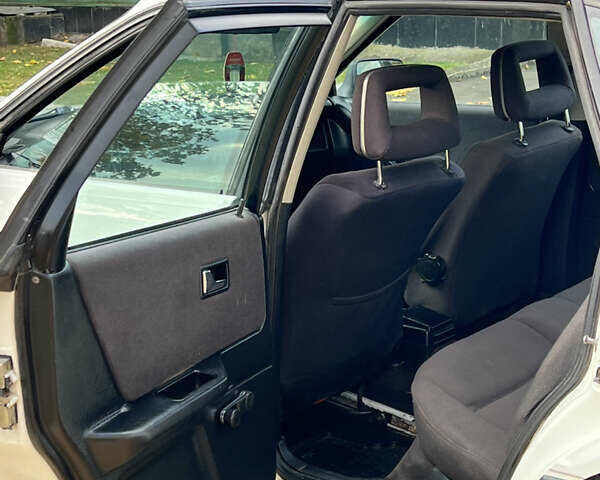 Білий Ауді 80, об'ємом двигуна 1.8 л та пробігом 300 тис. км за 1750 $, фото 15 на Automoto.ua