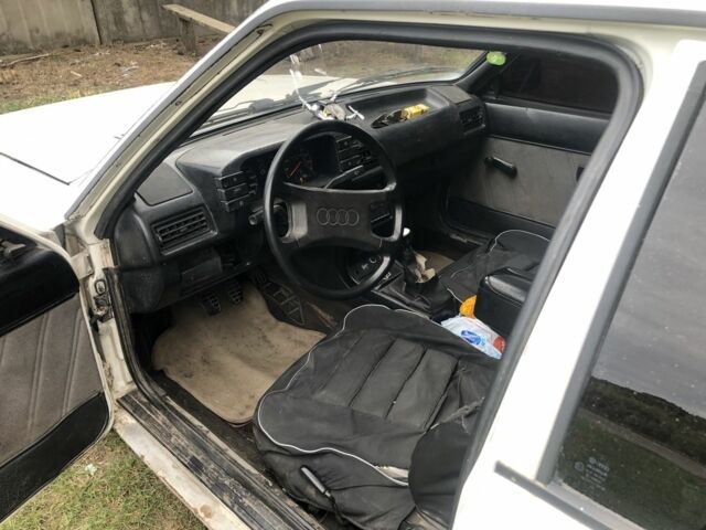 Белый Ауди 80, объемом двигателя 1.8 л и пробегом 321 тыс. км за 716 $, фото 1 на Automoto.ua