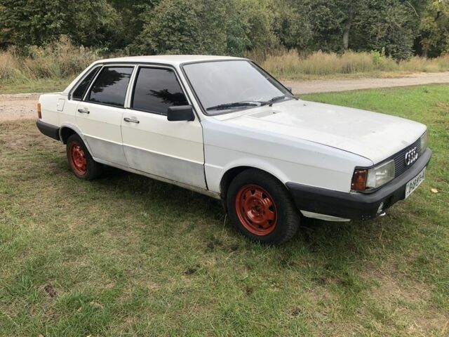 Белый Ауди 80, объемом двигателя 1.8 л и пробегом 321 тыс. км за 716 $, фото 4 на Automoto.ua