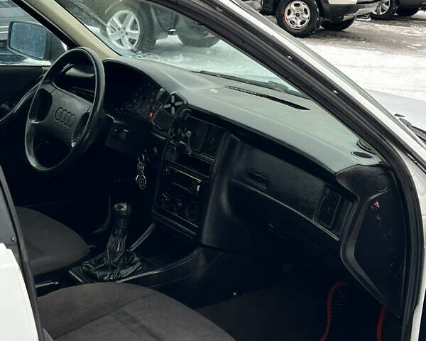 Белый Ауди 80, объемом двигателя 1.8 л и пробегом 389 тыс. км за 1350 $, фото 13 на Automoto.ua