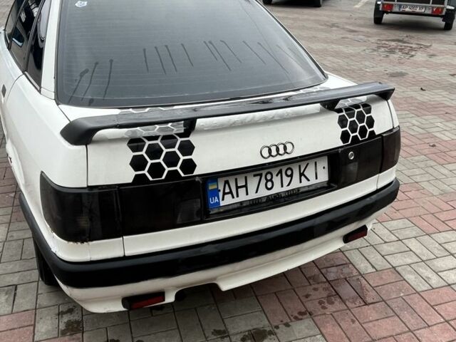 Белый Ауди 80, объемом двигателя 1.8 л и пробегом 400 тыс. км за 1099 $, фото 2 на Automoto.ua