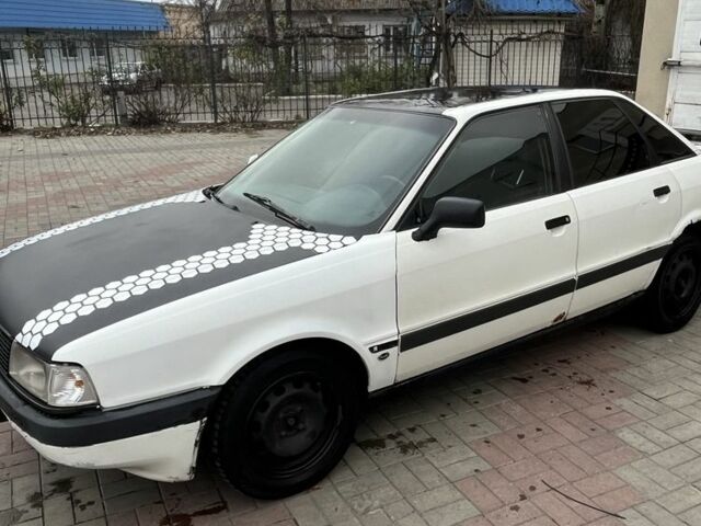 Белый Ауди 80, объемом двигателя 1.8 л и пробегом 400 тыс. км за 1099 $, фото 4 на Automoto.ua