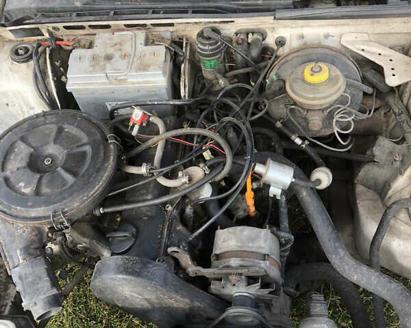 Белый Ауди 80, объемом двигателя 1.8 л и пробегом 380 тыс. км за 1666 $, фото 8 на Automoto.ua