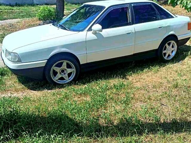 Білий Ауді 80, об'ємом двигуна 1.8 л та пробігом 0 тис. км за 1550 $, фото 1 на Automoto.ua