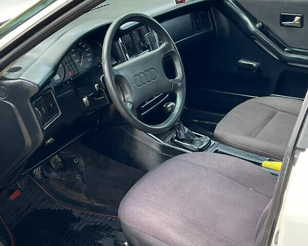 Білий Ауді 80, об'ємом двигуна 1.8 л та пробігом 300 тис. км за 1750 $, фото 14 на Automoto.ua