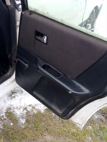 Белый Ауди 80, объемом двигателя 1.78 л и пробегом 300 тыс. км за 600 $, фото 9 на Automoto.ua