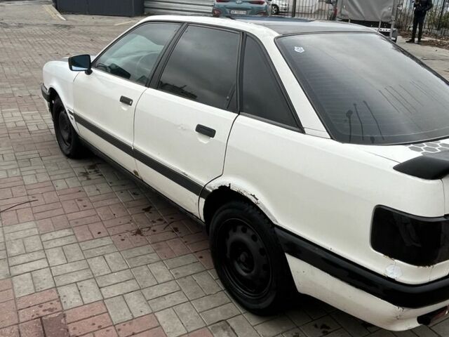 Белый Ауди 80, объемом двигателя 1.8 л и пробегом 400 тыс. км за 1099 $, фото 3 на Automoto.ua
