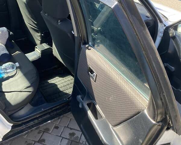 Білий Ауді 80, об'ємом двигуна 1.6 л та пробігом 300 тис. км за 2000 $, фото 12 на Automoto.ua