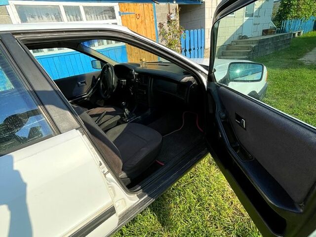 Белый Ауди 80, объемом двигателя 1.8 л и пробегом 370 тыс. км за 1100 $, фото 6 на Automoto.ua