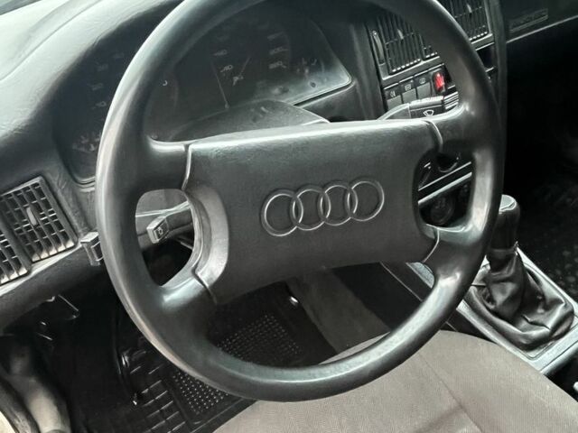 Белый Ауди 80, объемом двигателя 1.8 л и пробегом 400 тыс. км за 1099 $, фото 7 на Automoto.ua