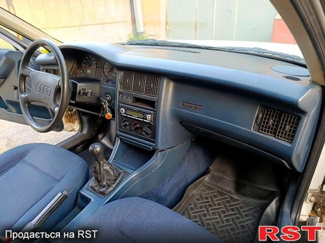 Белый Ауди 80, объемом двигателя 1.8 л и пробегом 0 тыс. км за 1800 $, фото 3 на Automoto.ua