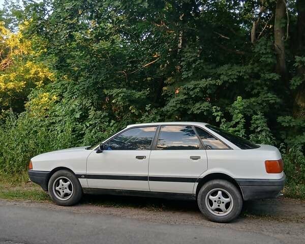 Белый Ауди 80, объемом двигателя 1.78 л и пробегом 378 тыс. км за 1400 $, фото 1 на Automoto.ua