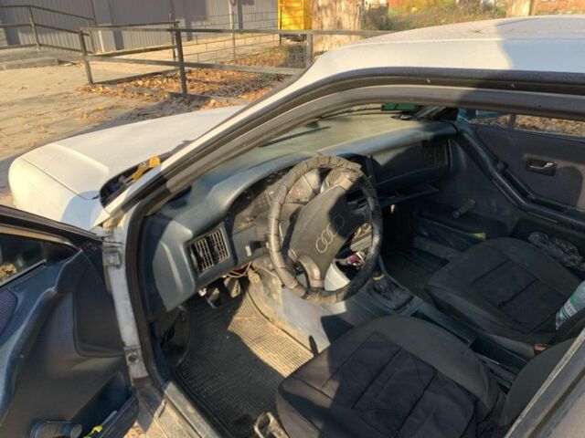 Белый Ауди 80, объемом двигателя 0 л и пробегом 300 тыс. км за 650 $, фото 3 на Automoto.ua