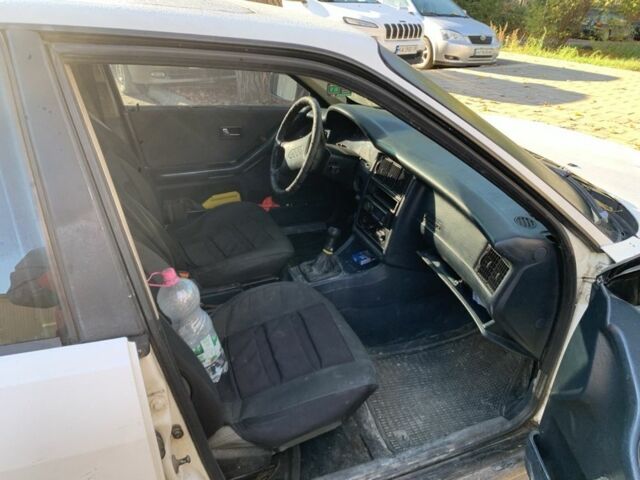 Белый Ауди 80, объемом двигателя 0 л и пробегом 300 тыс. км за 650 $, фото 4 на Automoto.ua