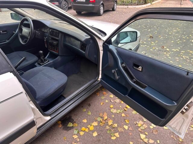 Белый Ауди 80, объемом двигателя 1.8 л и пробегом 200 тыс. км за 1400 $, фото 5 на Automoto.ua