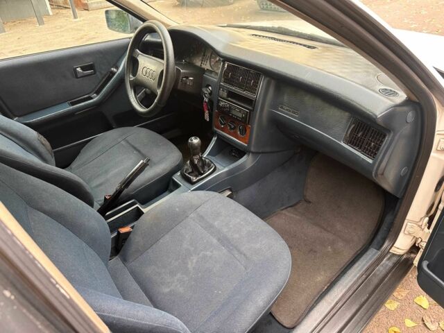 Белый Ауди 80, объемом двигателя 1.8 л и пробегом 200 тыс. км за 1400 $, фото 13 на Automoto.ua