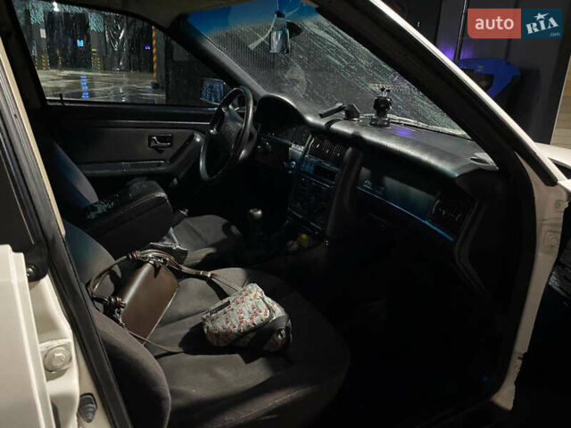 Белый Ауди 80, объемом двигателя 1.8 л и пробегом 368 тыс. км за 1800 $, фото 12 на Automoto.ua