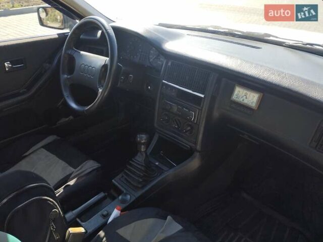 Белый Ауди 80, объемом двигателя 1.9 л и пробегом 370 тыс. км за 2200 $, фото 5 на Automoto.ua