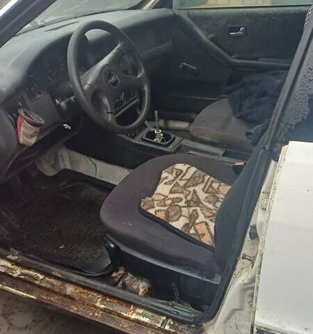 Белый Ауди 80, объемом двигателя 2 л и пробегом 320 тыс. км за 450 $, фото 5 на Automoto.ua