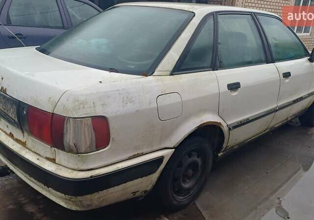 Белый Ауди 80, объемом двигателя 2 л и пробегом 320 тыс. км за 450 $, фото 2 на Automoto.ua