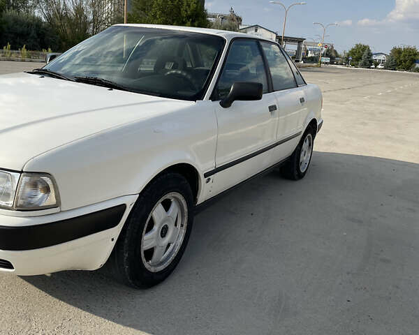 Белый Ауди 80, объемом двигателя 2 л и пробегом 111 тыс. км за 2700 $, фото 1 на Automoto.ua