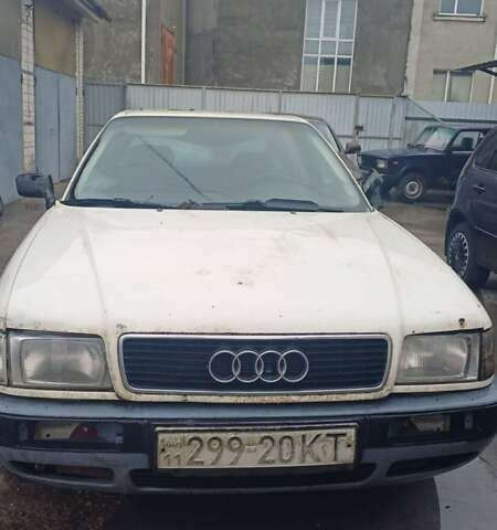 Белый Ауди 80, объемом двигателя 2 л и пробегом 320 тыс. км за 450 $, фото 1 на Automoto.ua