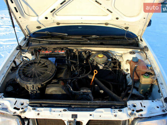 Белый Ауди 80, объемом двигателя 1.98 л и пробегом 310 тыс. км за 2650 $, фото 30 на Automoto.ua