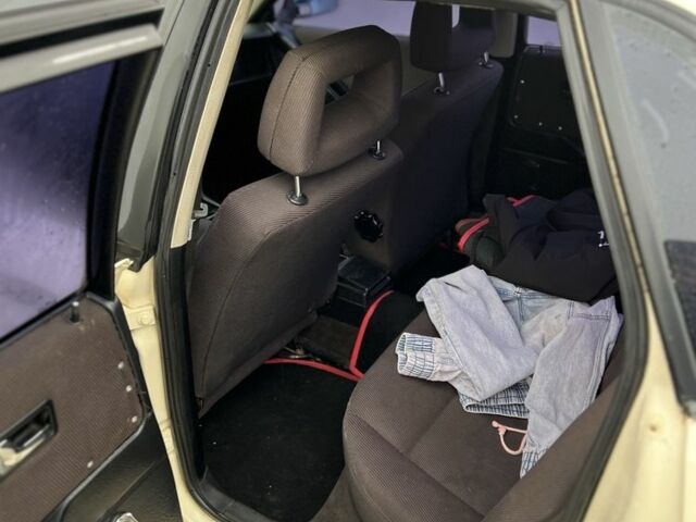 Бежевый Ауди 80, объемом двигателя 1.8 л и пробегом 245 тыс. км за 1700 $, фото 1 на Automoto.ua