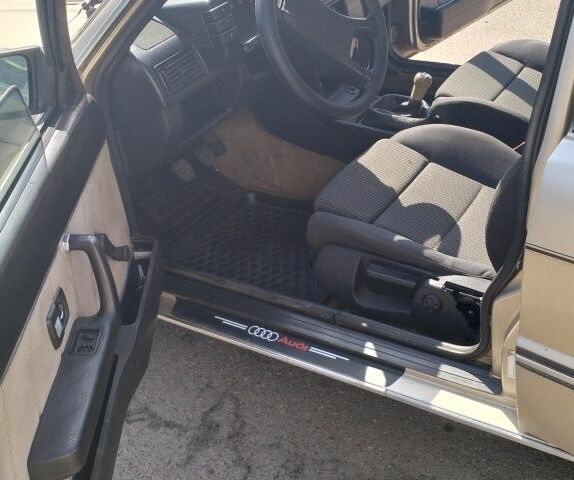 Бежевый Ауди 80, объемом двигателя 1.6 л и пробегом 100 тыс. км за 1100 $, фото 3 на Automoto.ua