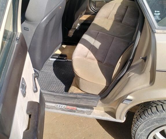 Бежевый Ауди 80, объемом двигателя 1.6 л и пробегом 100 тыс. км за 1100 $, фото 6 на Automoto.ua