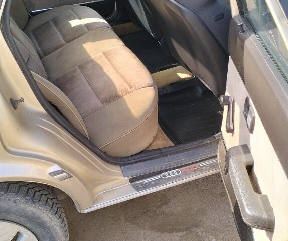Бежевый Ауди 80, объемом двигателя 1.6 л и пробегом 100 тыс. км за 1100 $, фото 5 на Automoto.ua