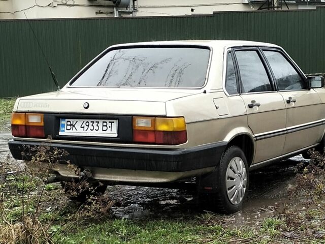 Бежевый Ауди 80, объемом двигателя 1.6 л и пробегом 100 тыс. км за 1100 $, фото 2 на Automoto.ua