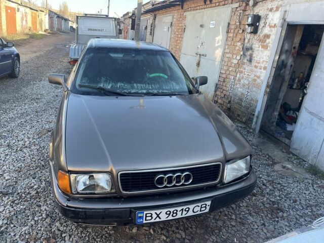 Бежевый Ауди 80, объемом двигателя 1.8 л и пробегом 300 тыс. км за 500 $, фото 5 на Automoto.ua