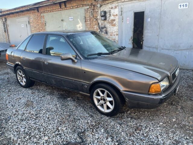 Бежевый Ауди 80, объемом двигателя 1.8 л и пробегом 300 тыс. км за 500 $, фото 1 на Automoto.ua