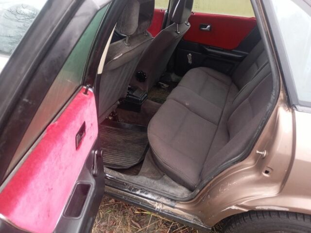 Бежевый Ауди 80, объемом двигателя 1.8 л и пробегом 1000 тыс. км за 1100 $, фото 5 на Automoto.ua