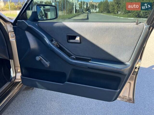 Бежевый Ауди 80, объемом двигателя 1.8 л и пробегом 409 тыс. км за 1499 $, фото 26 на Automoto.ua