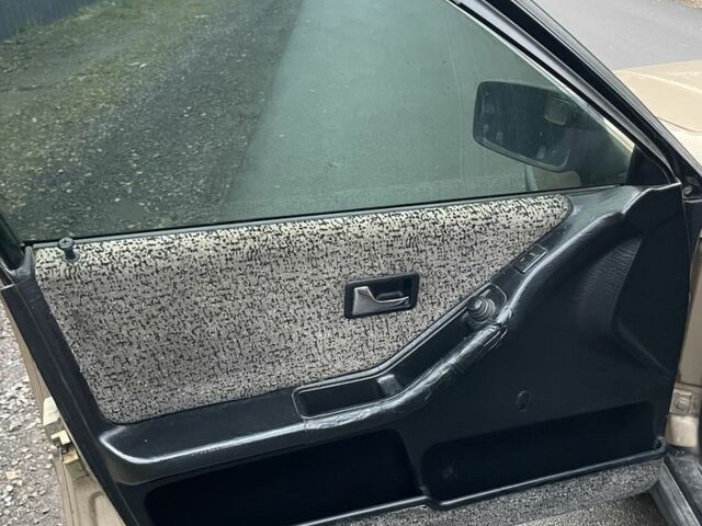 Бежевый Ауди 80, объемом двигателя 1.8 л и пробегом 300 тыс. км за 1300 $, фото 5 на Automoto.ua