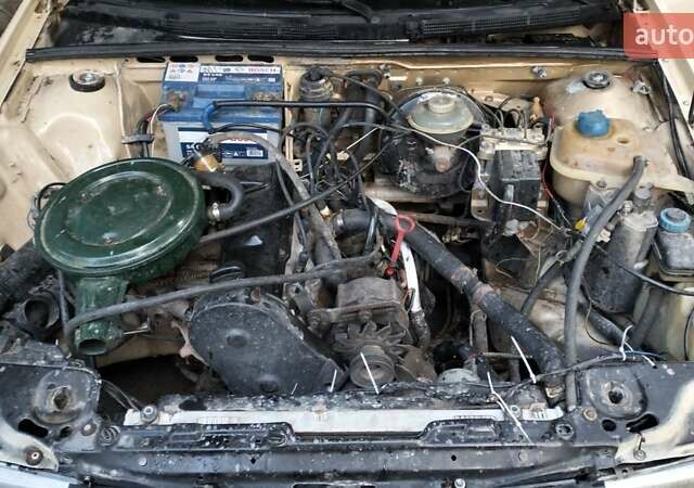 Бежевый Ауди 80, объемом двигателя 1.8 л и пробегом 326 тыс. км за 1550 $, фото 7 на Automoto.ua