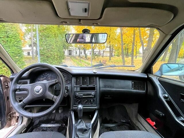 Бежевий Ауді 80, об'ємом двигуна 1.8 л та пробігом 320 тис. км за 1400 $, фото 4 на Automoto.ua