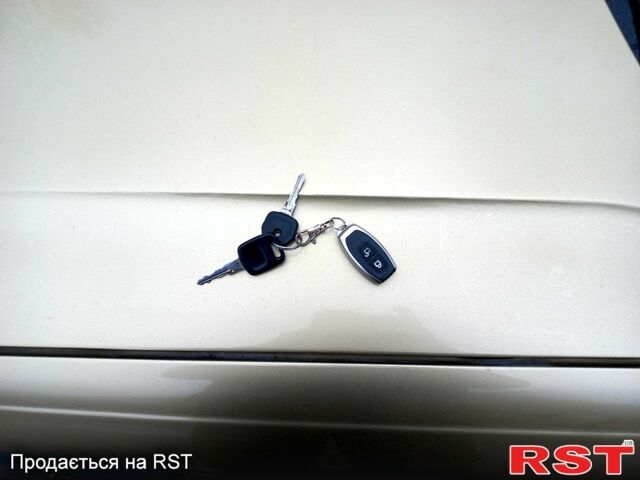 Бежевий Ауді 80, об'ємом двигуна 1.8 л та пробігом 0 тис. км за 2200 $, фото 8 на Automoto.ua